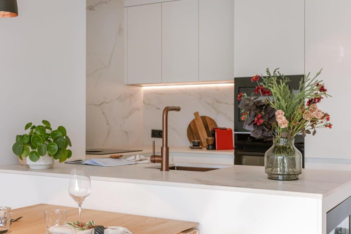 Stunning And Modern Apartment With Sunny Balcony นอคเคอ-เฮสท์ ภายนอก รูปภาพ